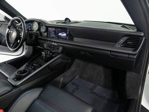 Certified 2022 Porsche 911 Carrera 4 AWD/4WD image 32