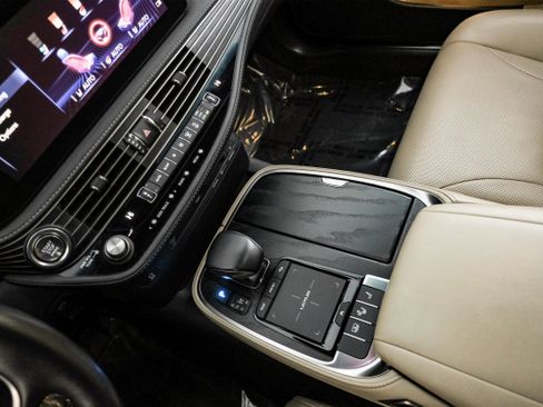 Used 2021 Lexus LS 500 w/ Accessory Package (Z1) image 25