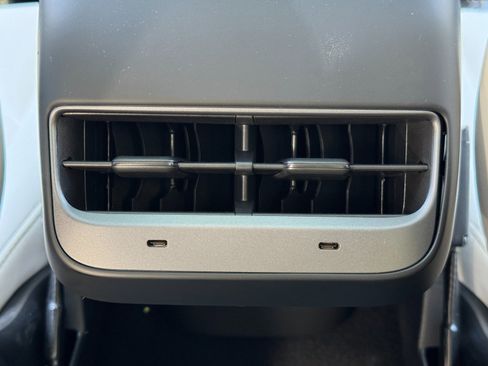 Used 2024 Tesla Model Y Long Range RWD image 34