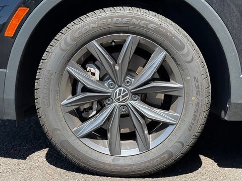 Used 2022 Volkswagen Tiguan SE AWD/4WD image 9