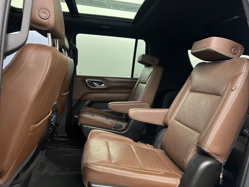 Used 2021 Chevrolet Suburban High Country image 32