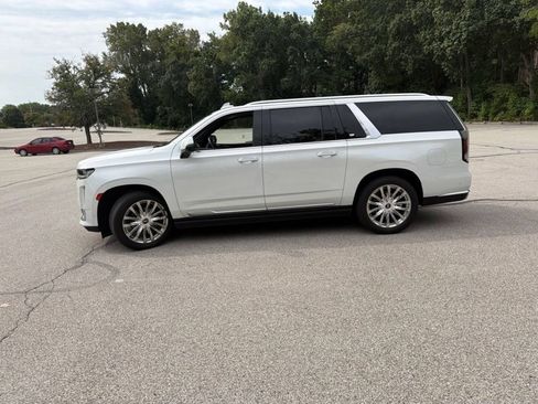 Used 2021 Cadillac Escalade ESV Premium Luxury w/ Driver Assist Tech Package AWD/4WD image 4