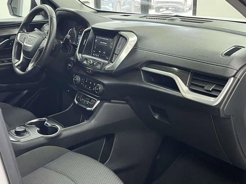 Used 2024 GMC Terrain SLE image 24