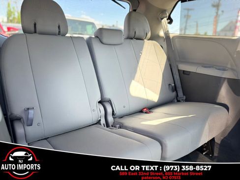 Used 2016 Toyota Sienna XLE Premium image 25
