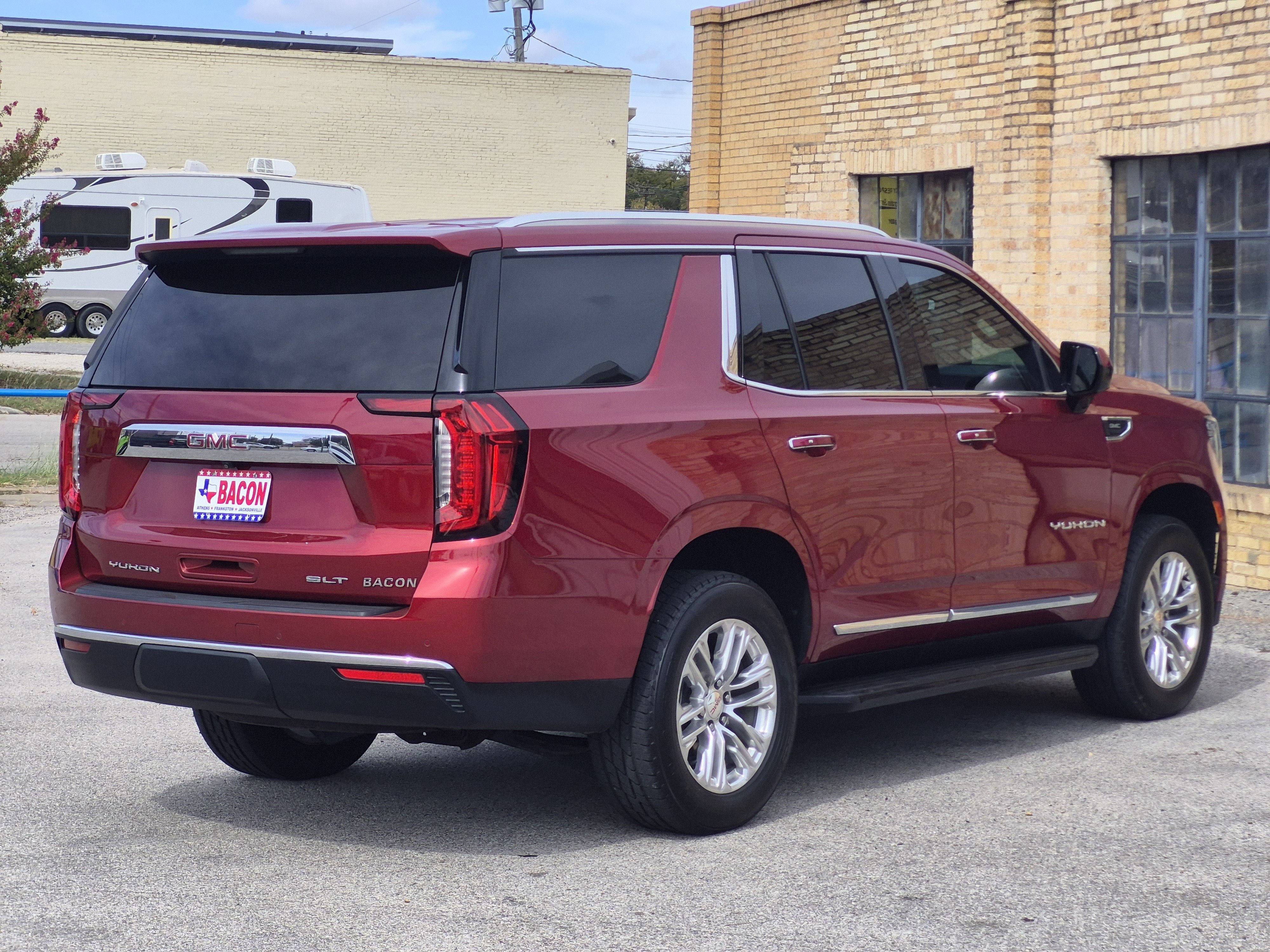 Used 2024 GMC Yukon SLT RWD image 6