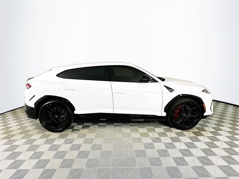 Used 2025 Lamborghini Urus SE image 8