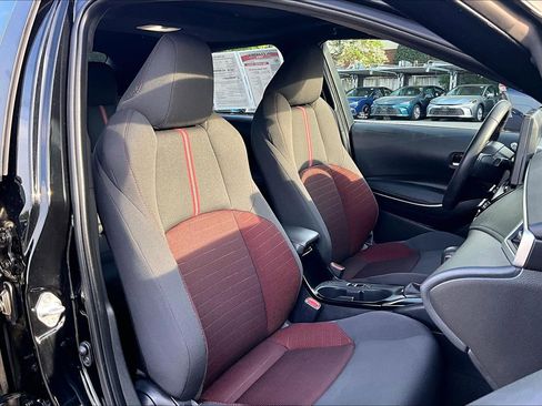 Used 2023 Toyota Corolla SE w/ SE Premium Package image 7