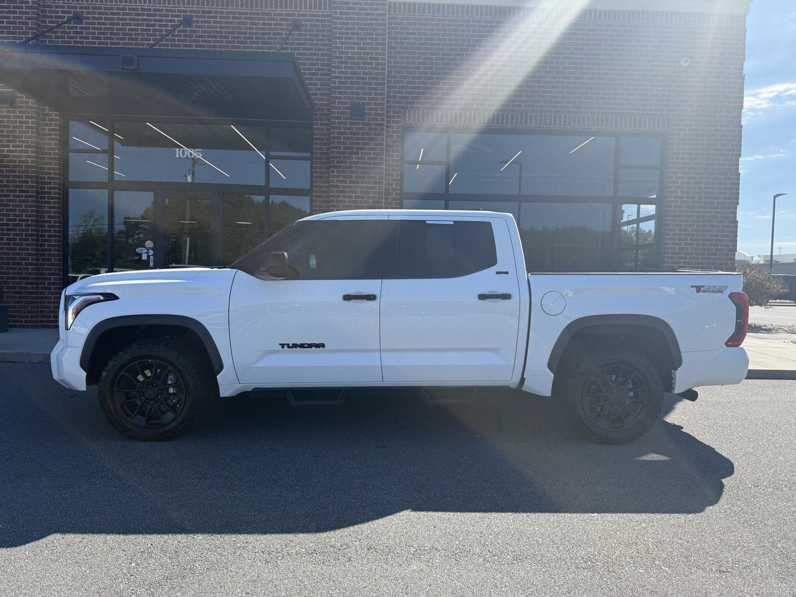 Used 2022 Toyota Tundra SR5 AWD/4WD image 3