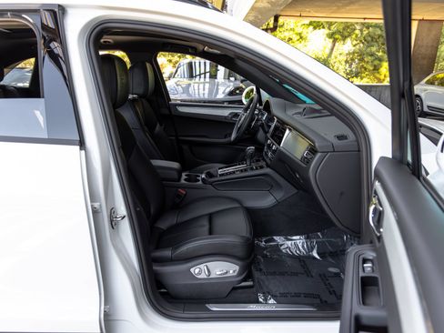 Certified 2026 Porsche Macan AWD/4WD image 58