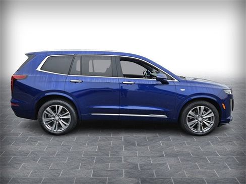 Certified 2025 Cadillac XT6 Premium Luxury image 4