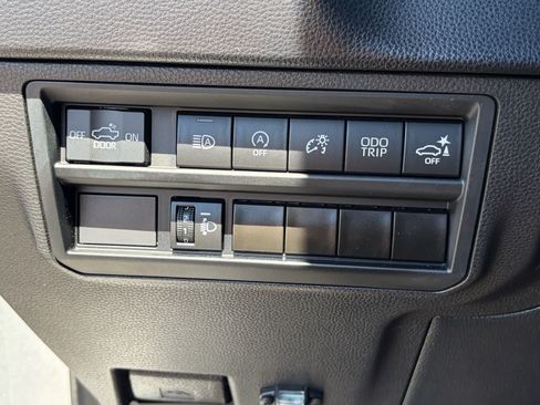 Used 2022 Toyota Tundra SR5 w/ SR5 Convenience Package AWD/4WD image 23