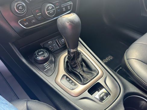 Used 2015 Jeep Cherokee Limited AWD/4WD image 27