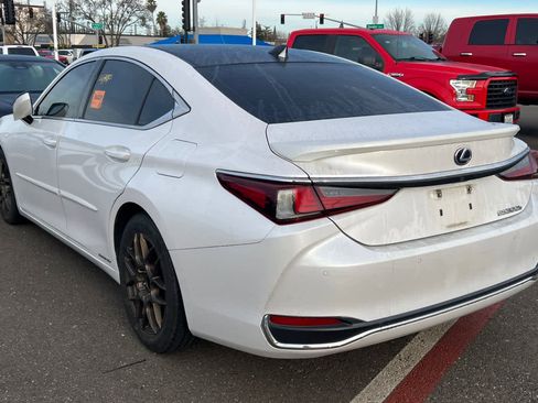 Used 2020 Lexus ES 300h w/ Premium Package image 4