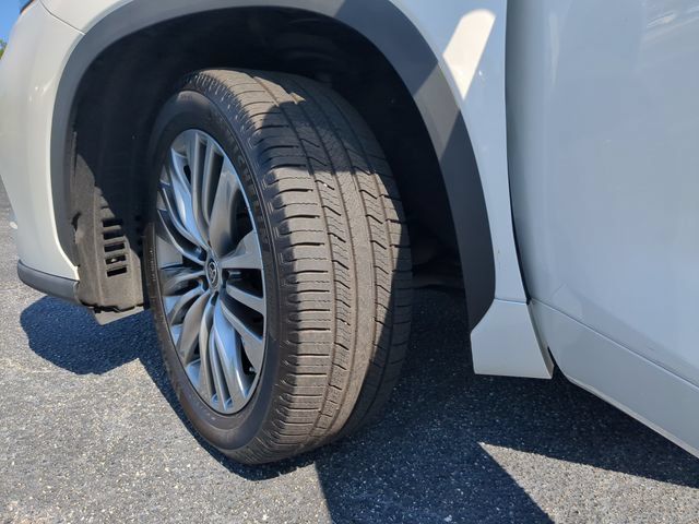 Used 2020 Toyota Highlander Platinum FWD image 39