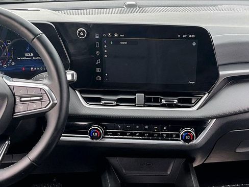 Used 2025 Chevrolet Equinox LT w/ Convenience Package II image 6