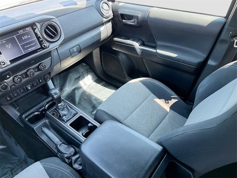 Used 2020 Toyota Tacoma TRD Sport image 21
