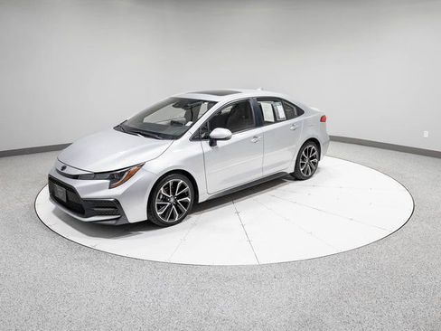 Used 2020 Toyota Corolla SE w/ SE Premium Package image 31