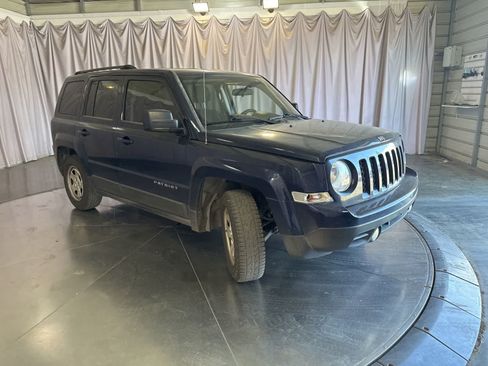 Used 2015 Jeep Patriot Sport w/ Power Value Group FWD image 3