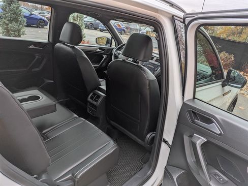 Certified 2024 Volkswagen Tiguan SE R-Line image 13