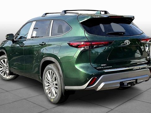 Used 2025 Toyota Highlander Platinum image 11