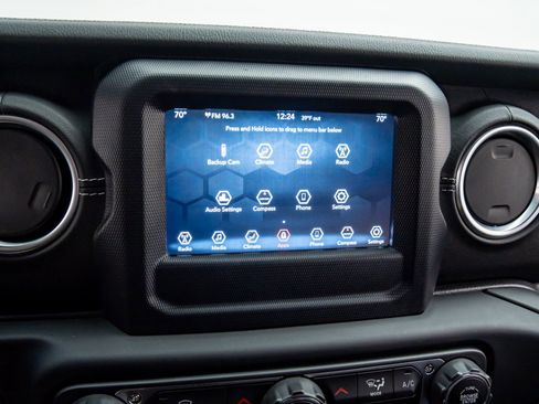 Used 2018 Jeep Wrangler Unlimited Sahara w/ Dual Top Group image 27