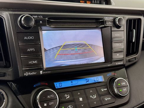 Used 2018 Toyota RAV4 XLE AWD/4WD image 17