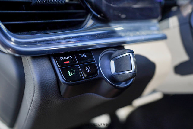 Used 2020 Porsche Panamera RWD image 26