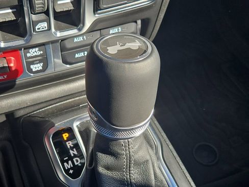 Used 2025 Jeep Wrangler Unlimited Rubicon w/ Technology Group image 23