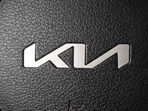 Used 2025 Kia Soul LX w/ LX Technology Package FWD image 35
