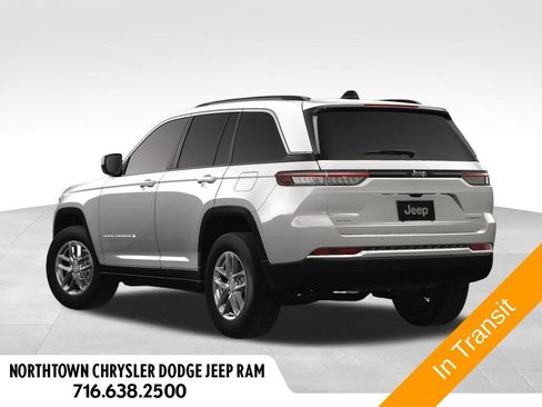Certified 2025 Jeep Grand Cherokee Laredo X w/ Luxury Tech Group I AWD/4WD image 5