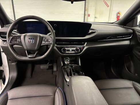 Used 2025 Buick Envista Sport Touring image 12