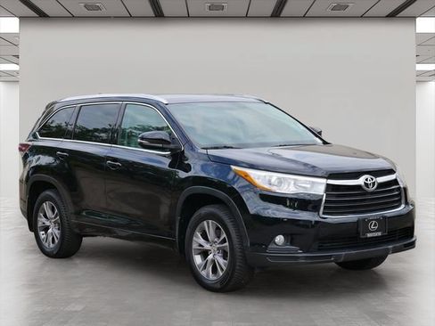 Used 2015 Toyota Highlander XLE AWD/4WD image 1