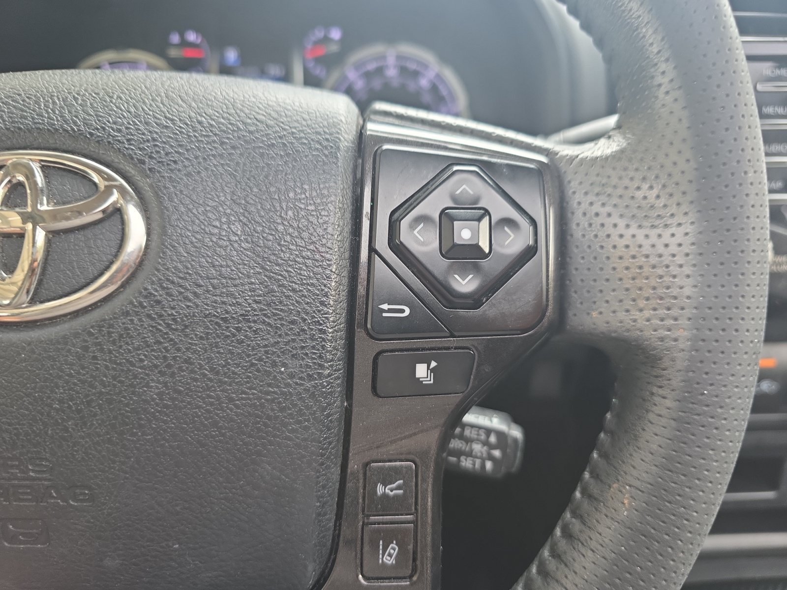Used 2021 Toyota 4Runner TRD Off-Road Premium w/ Moonroof Package AWD/4WD image 24