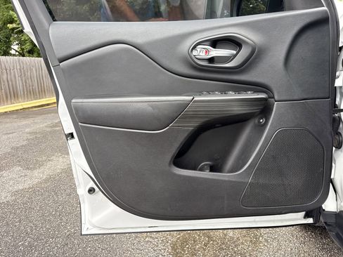 Used 2015 Jeep Cherokee Limited FWD image 14