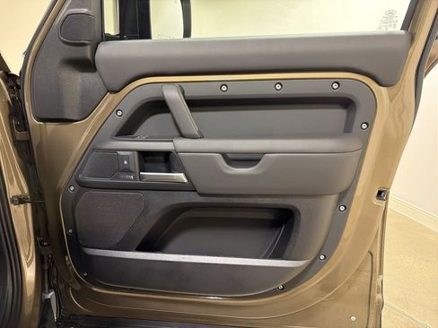 New 2026 Land Rover Defender 110 X-Dynamic SE AWD/4WD image 23