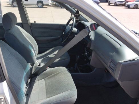 Used 1995 Ford Escort LX FWD image 25