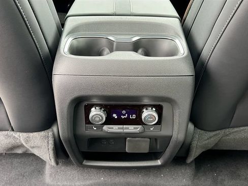 New 2026 GMC Acadia AT4 w/ Luxury Package AWD/4WD image 18
