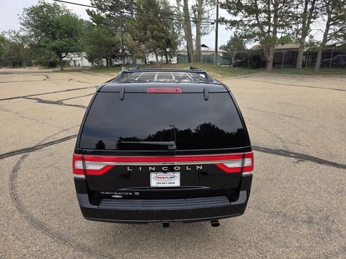 Used 2017 Lincoln Navigator L Select AWD/4WD image 6