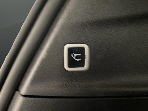 Used 2020 Chrysler Pacifica Touring-L Plus image 16