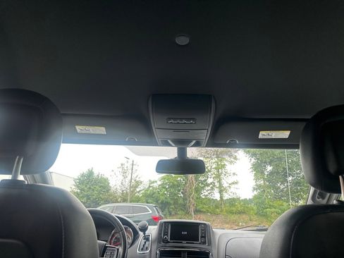 Used 2019 Dodge Grand Caravan SXT image 26