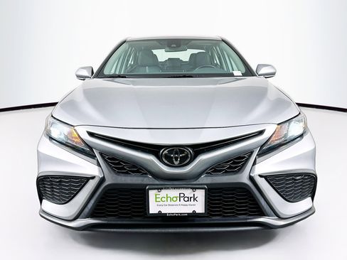 Used 2023 Toyota Camry SE image 2