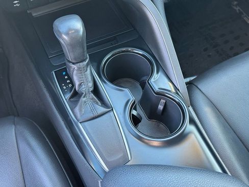 Used 2018 Toyota Camry SE w/ Moonroof Package image 17