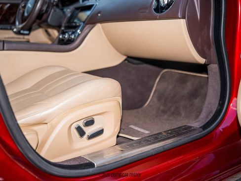 Used 2012 Jaguar XJ image 39