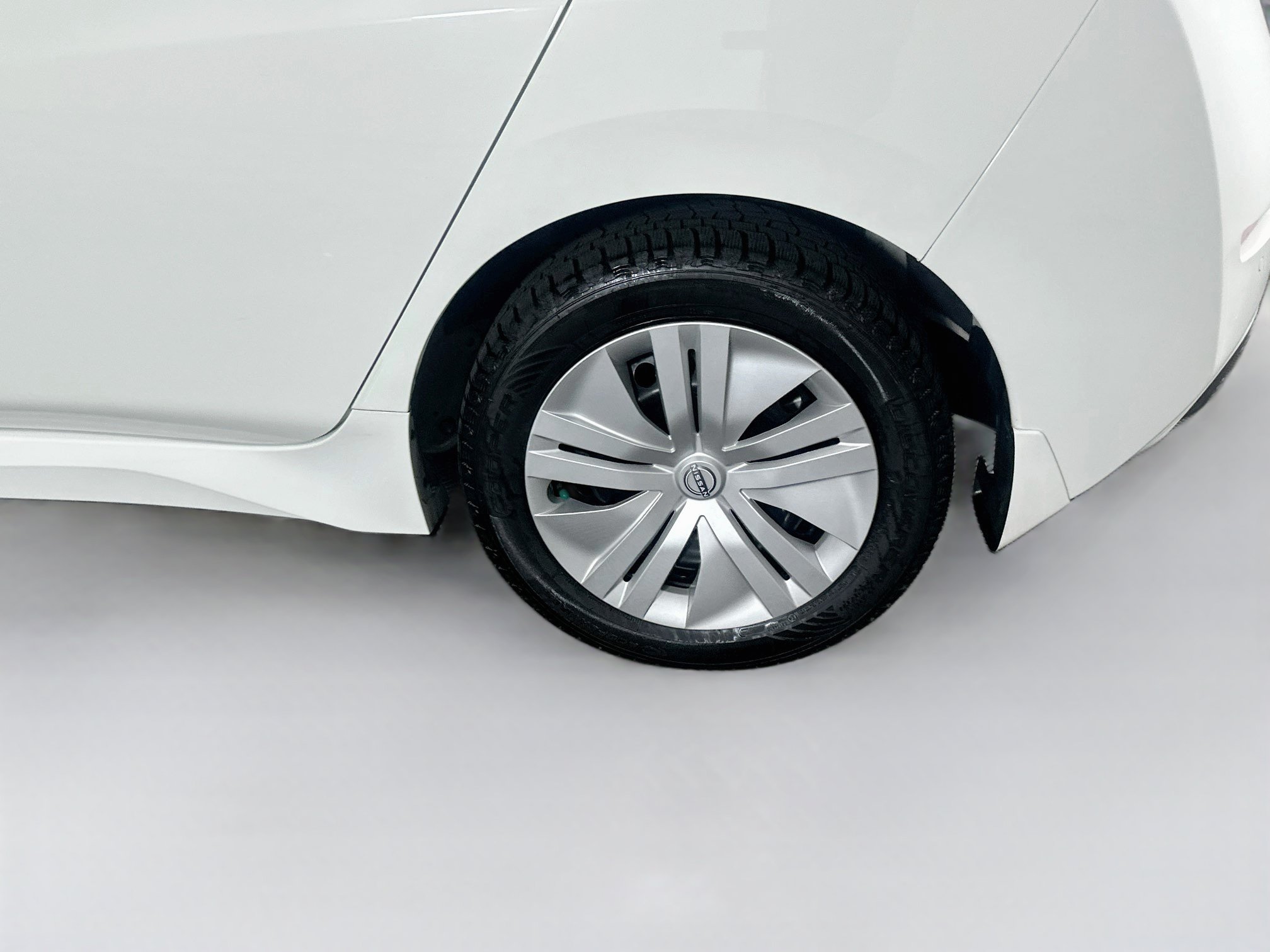 Used 2025 Nissan Leaf S FWD image 11