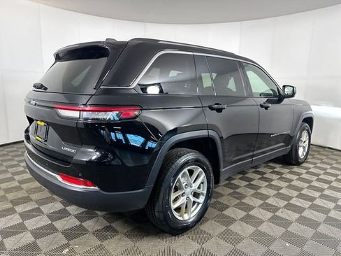 Used 2023 Jeep Grand Cherokee Laredo w/ Luxury Tech Group I AWD/4WD image 3