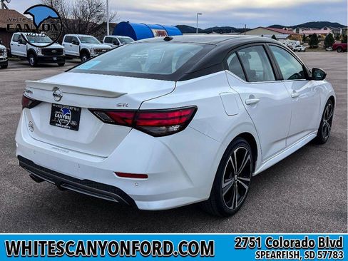 Used 2023 Nissan Sentra SR w/ SR Premium Package image 11