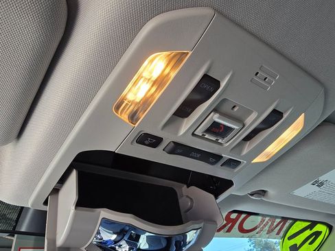 Used 2021 Toyota Highlander XLE image 28