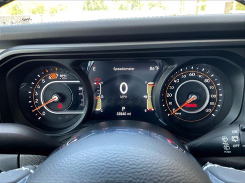 Used 2025 Jeep Wrangler Unlimited Sahara AWD/4WD image 13