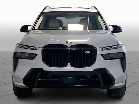 Used 2025 BMW X7 M60i image 4