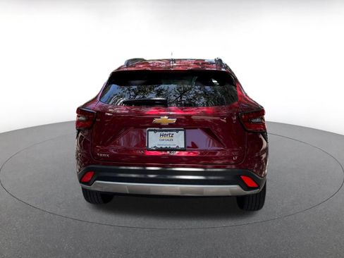 Used 2025 Chevrolet Trax LT FWD image 10